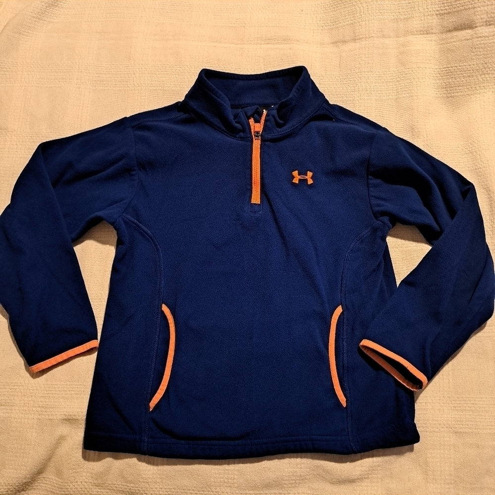 Under Armour boys or girls size 6 lightweight fleece top with front pocket
